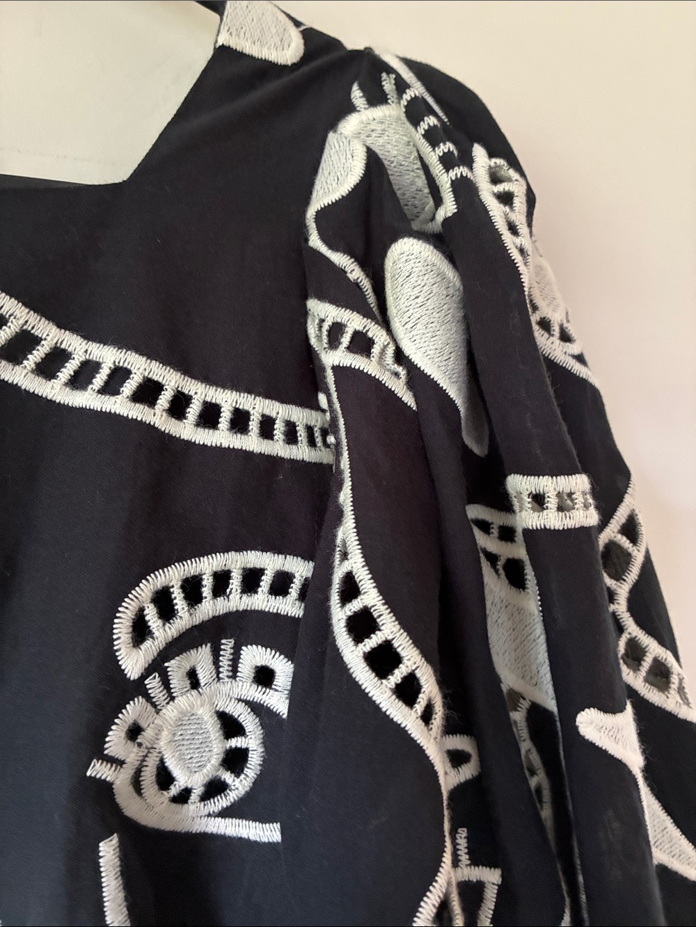 Farm Rio Richelieu Faces Black Neckline Mini Dress black and white XS puff - Picture 5 of 8